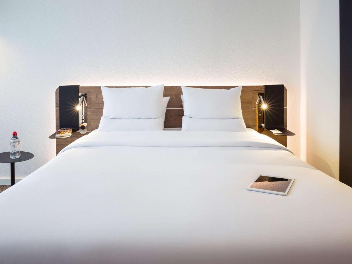 Novotel Lausanne Bussigny Крисие Екстериор снимка