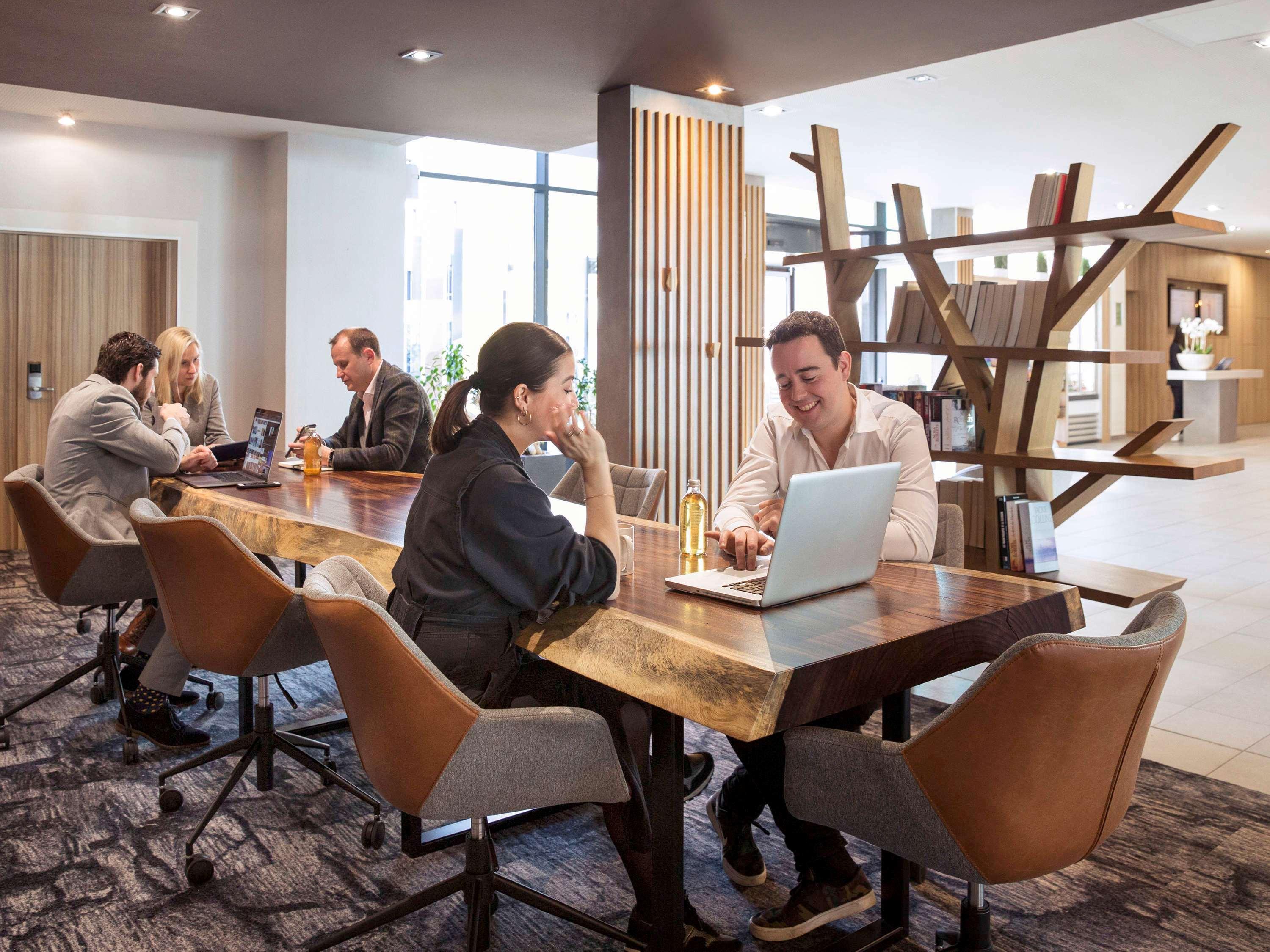 Novotel Lausanne Bussigny Крисие Екстериор снимка