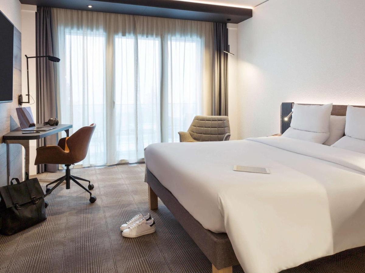 Novotel Lausanne Bussigny Крисие Екстериор снимка