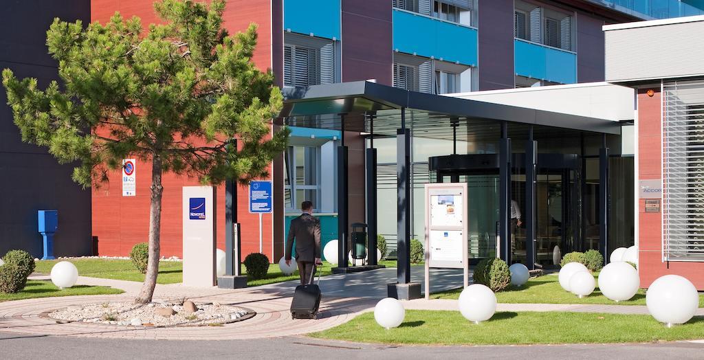 Novotel Lausanne Bussigny Крисие Екстериор снимка